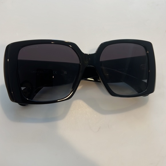 Chanel sunglasses IN STORE - Picture 5 of 5